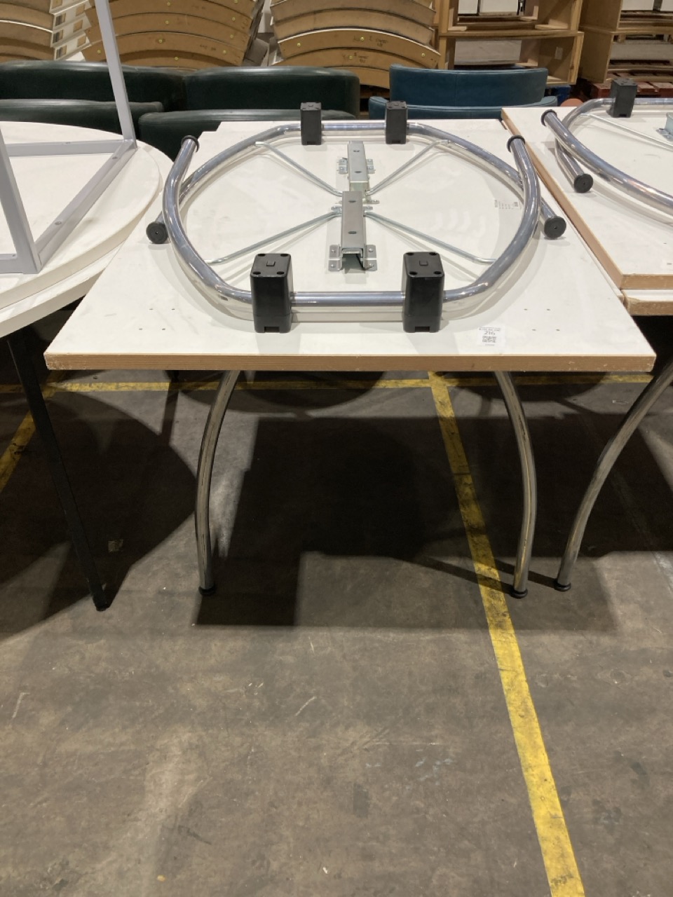 Lot 216  
            Birmingham - Collection Only 

                
2 X WHITE TABLES