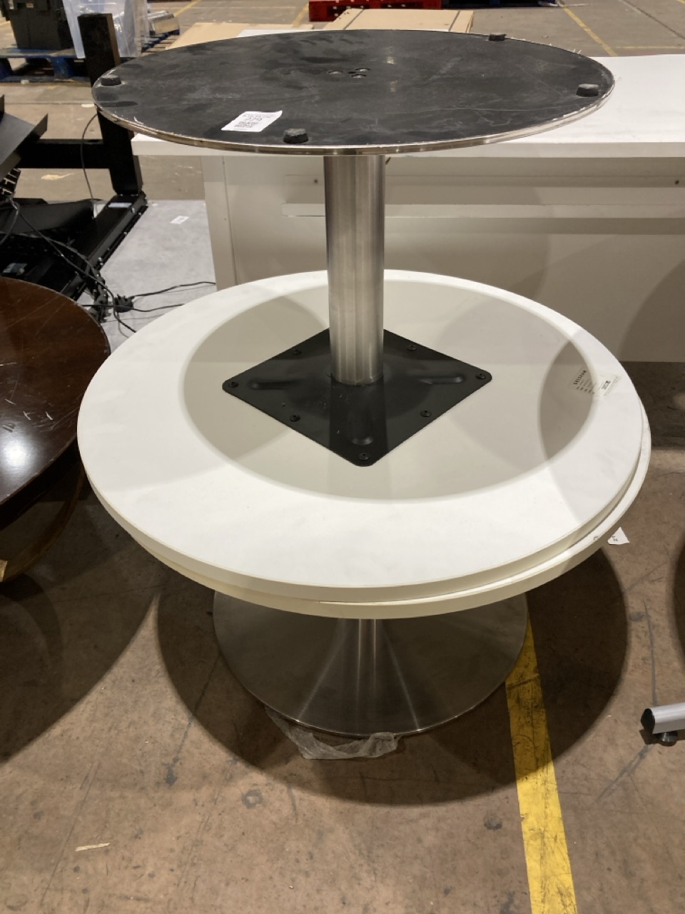 Lot 229  
            Birmingham - Collection Only 

                
2 X WHITE COFFEE TABLES