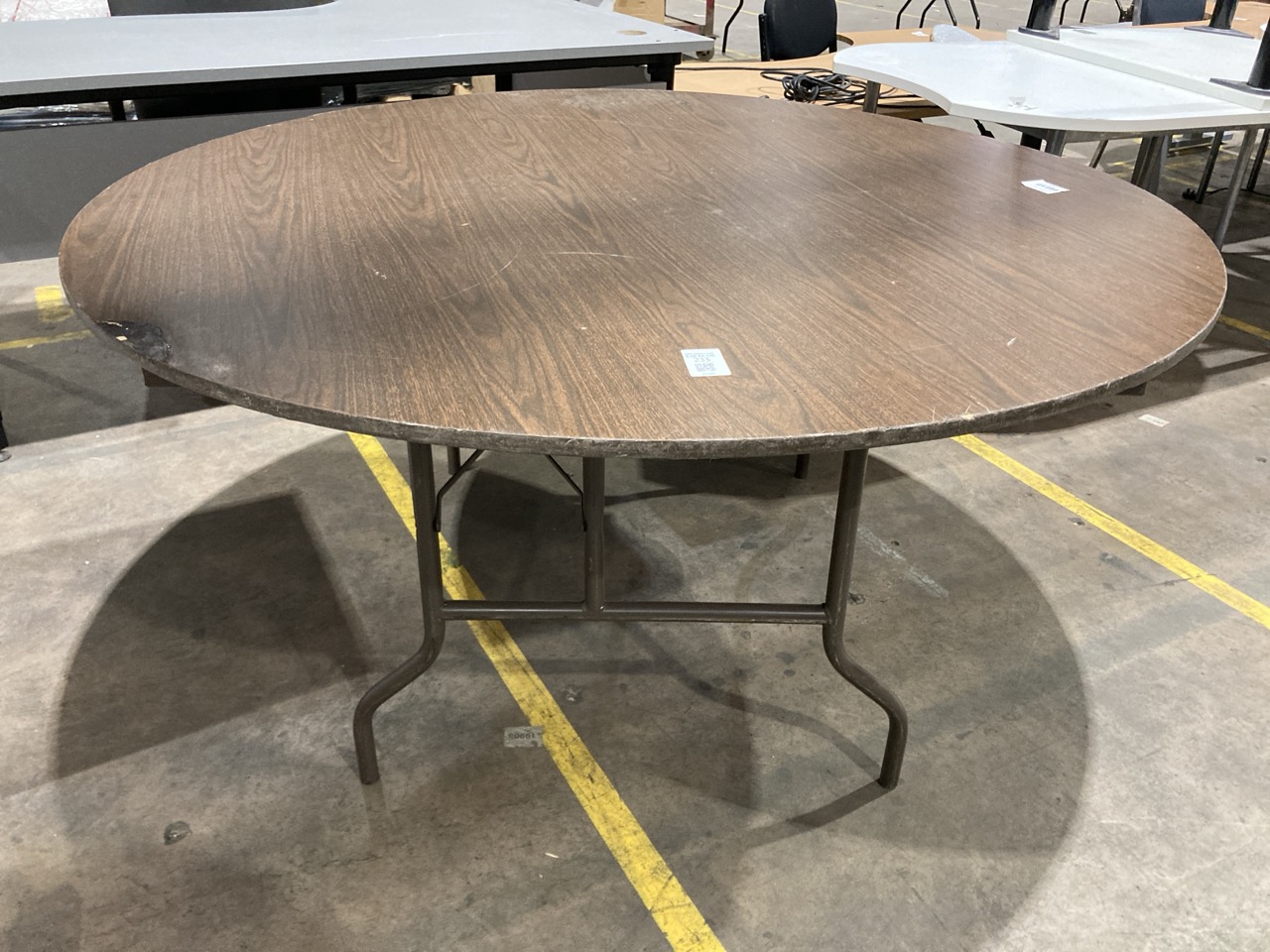 Lot 233  
            Birmingham - Collection Only 

                
ROUND FOLDABLE TABLE IN BROWN