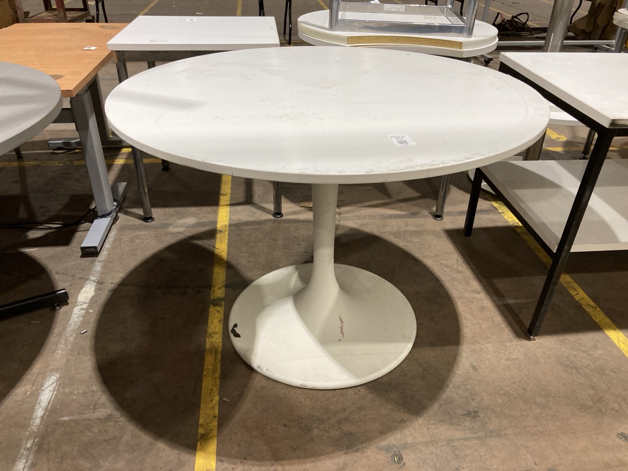 Lot 237  
            Birmingham - Collection Only 

                
WHITE ROUND TABLE