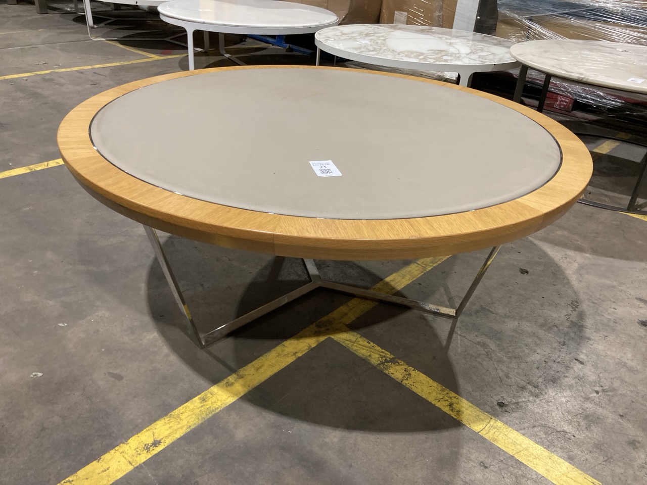 Lot 23  
            Birmingham - Collection Only 

                
LEATHER TOP SHOWROOM TABLE