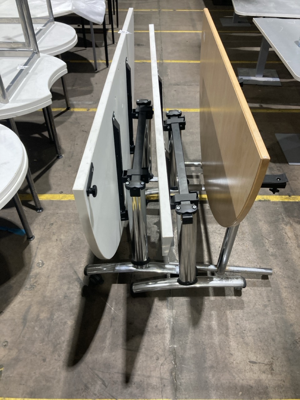 Lot 244  
            Birmingham - Collection Only 

                
ASSORTMENT OF FOLDABLE OVAL TABLES