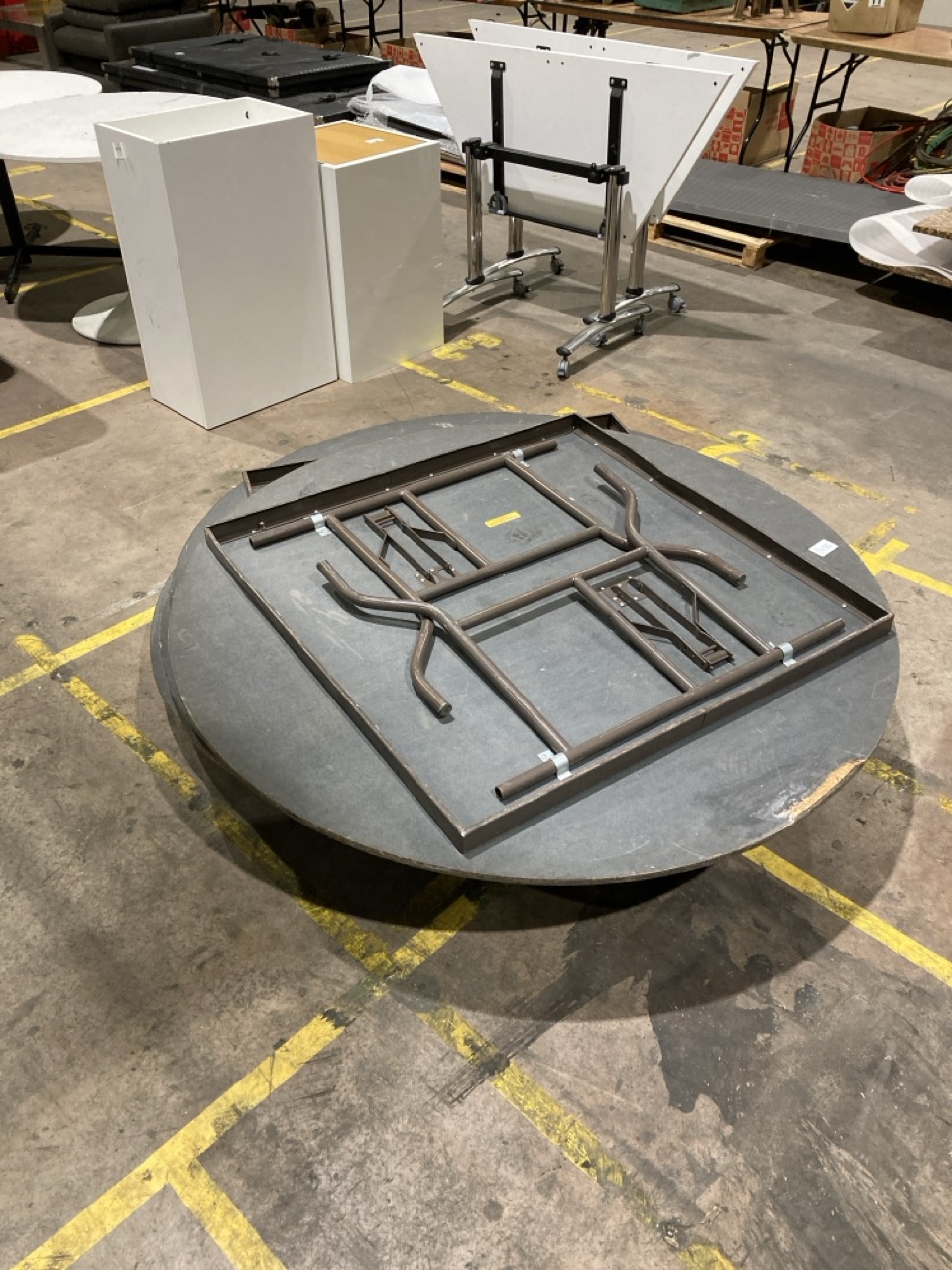 Lot 247  
            Birmingham - Collection Only 

                
QUANTITY OF ROUND FOLDABLE TABLES