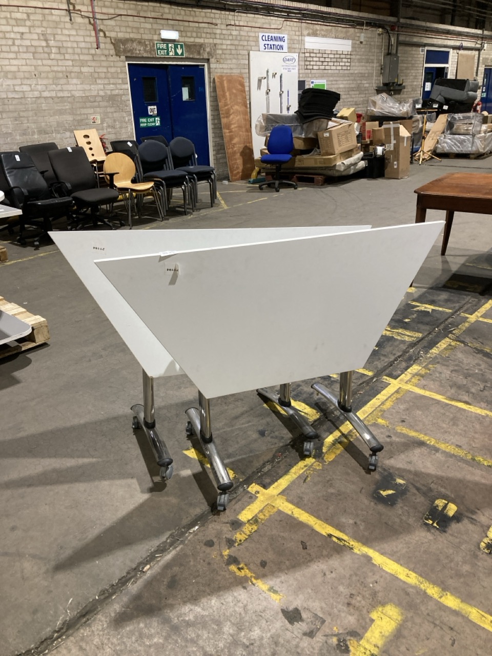 Lot 248  
            Birmingham - Collection Only 

                
2 X FOLDABLE TABLES