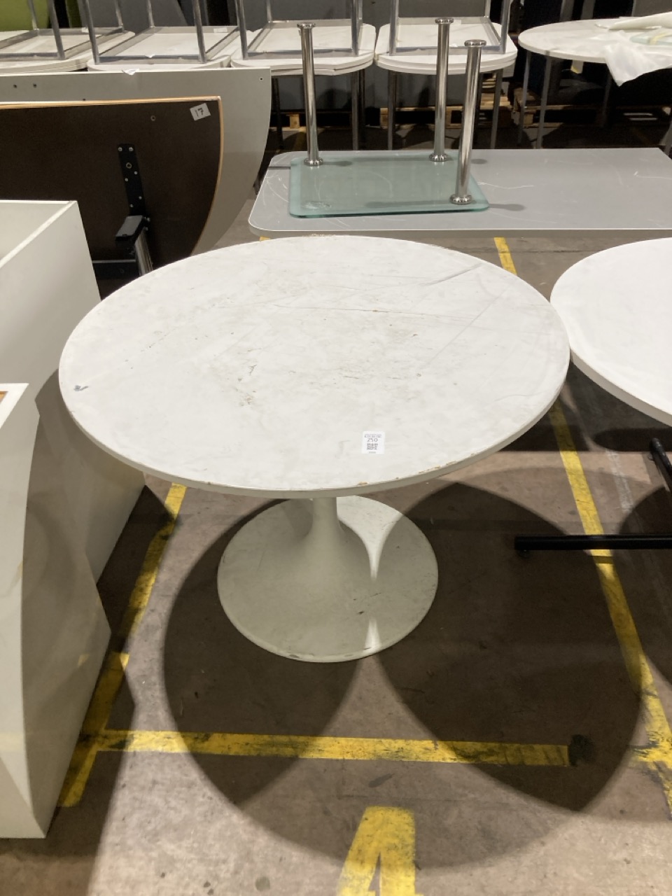 Lot 250  
            Birmingham - Collection Only 

                
2 X WHITE ROUND TABLES