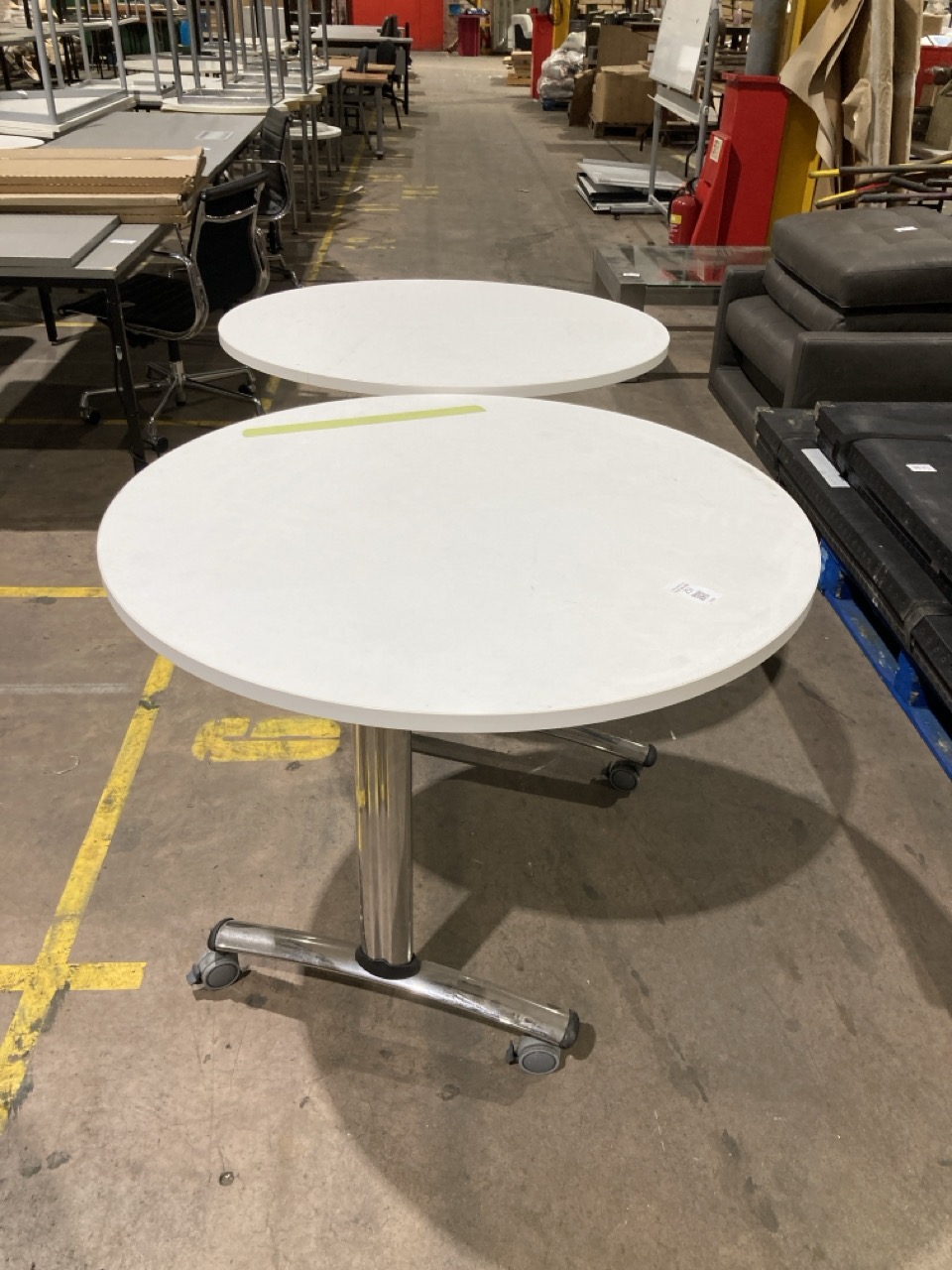 Lot 251  
            Birmingham - Collection Only 

                
2 X WHITE ROUND TABLES