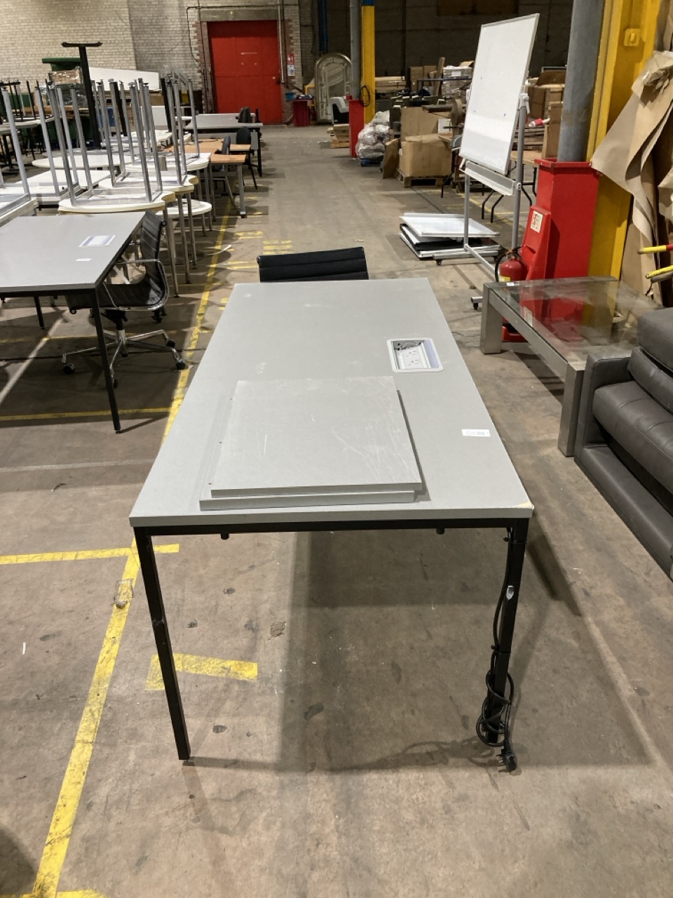 Lot 252  
            Birmingham - Collection Only 

                
OBVIA OFFICE DESK WITH CHAIR