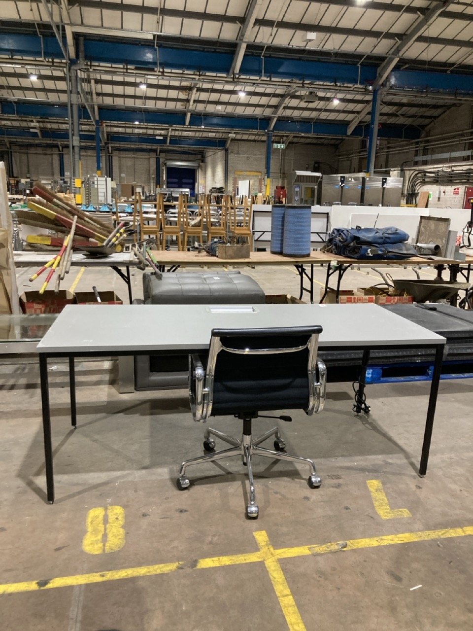 Lot 253  
            Birmingham - Collection Only 

                
OBVIA OFFICE DESK WITH CHAIR