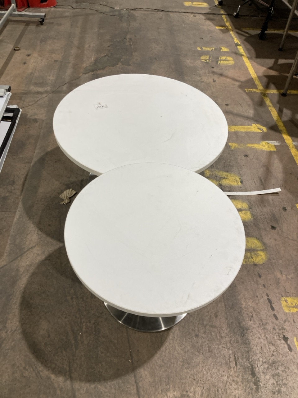 Lot 256  
            Birmingham - Collection Only 

                
2 X WHITE ROUND TABLES