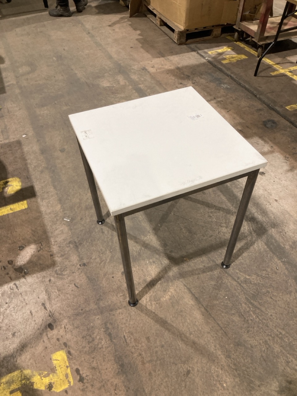 Lot 258  
            Birmingham - Collection Only 

                
WHITE SQUARE TABLE
