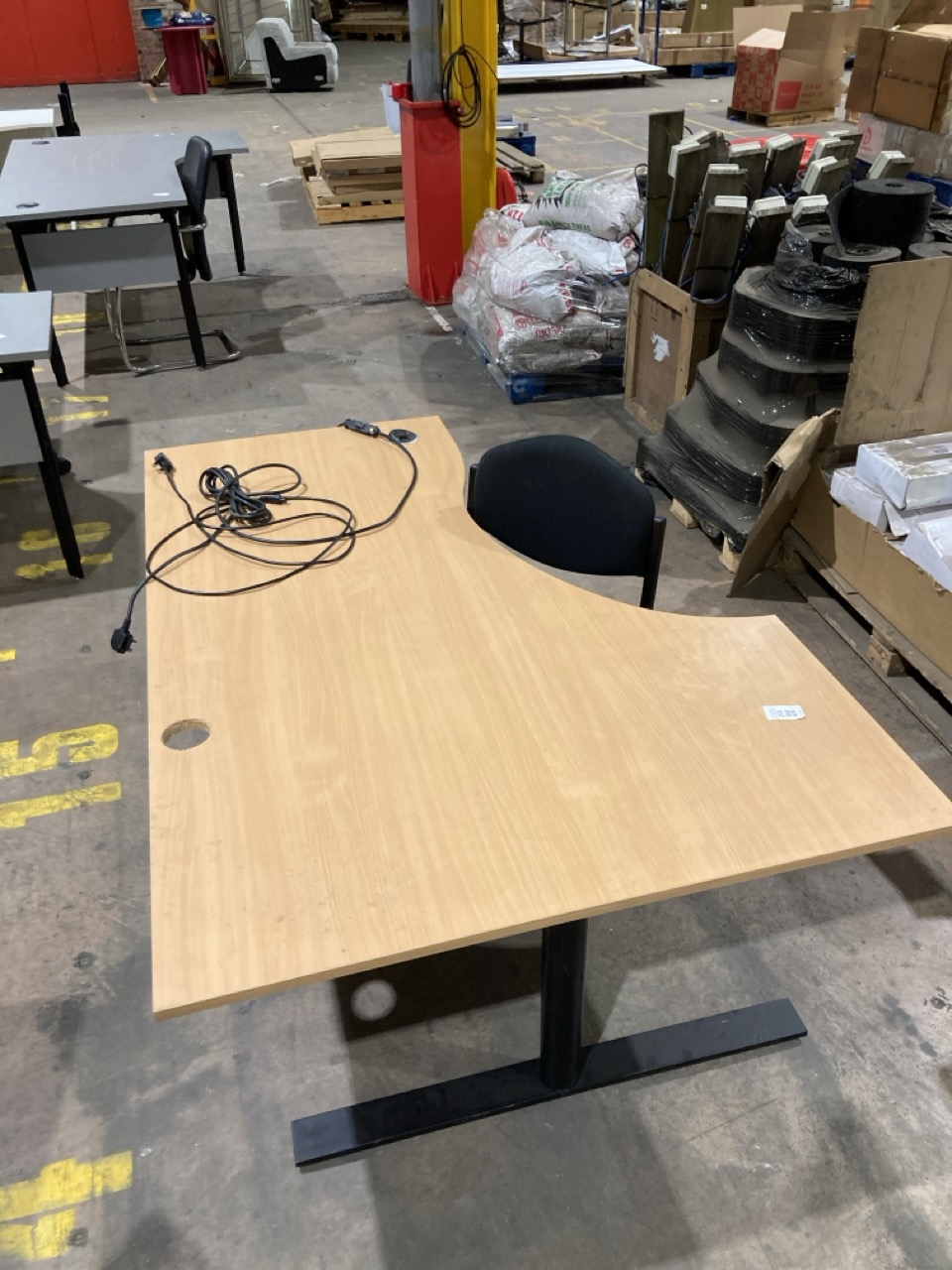 Lot 260  
            Birmingham - Collection Only 

                
BROWN OFFICE DESK WITH CHAIR