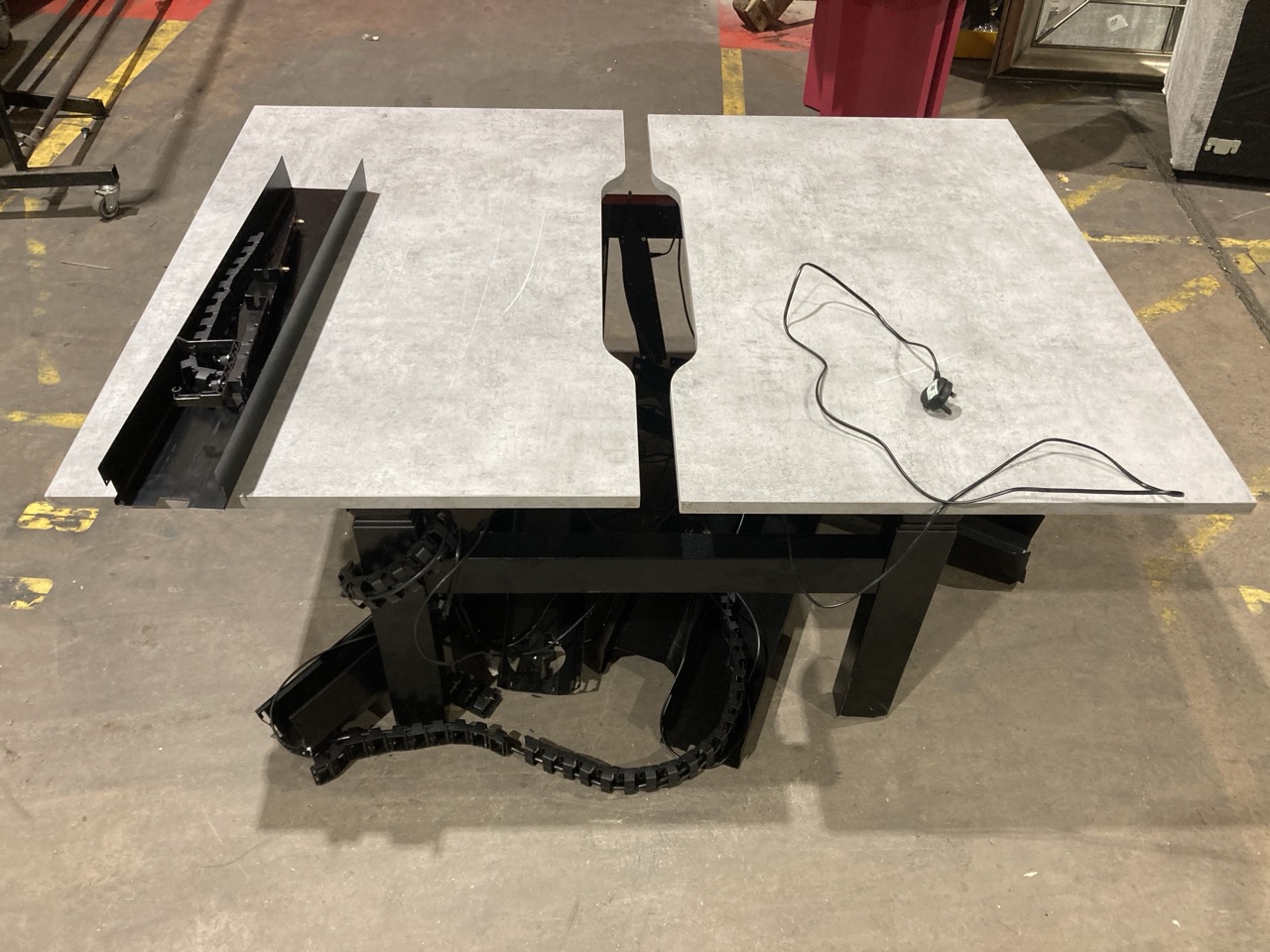 Lot 264  
            Birmingham - Collection Only 

                
GREY OFFICE ELECTRIC HEIGHT ADJUSTING TABLE