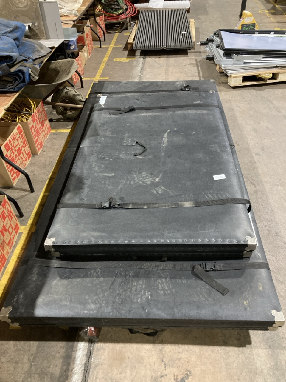 Lot 268  
            Birmingham - Collection Only 

                
WHITE FOLDING TABLE