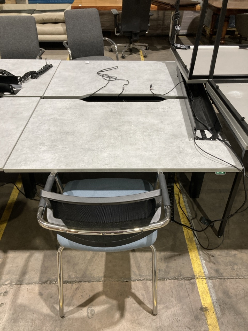 Lot 31  
            Birmingham - Collection Only 

                
HEIGHT ADJUSTABLE SIT STAND DESK IN GREY