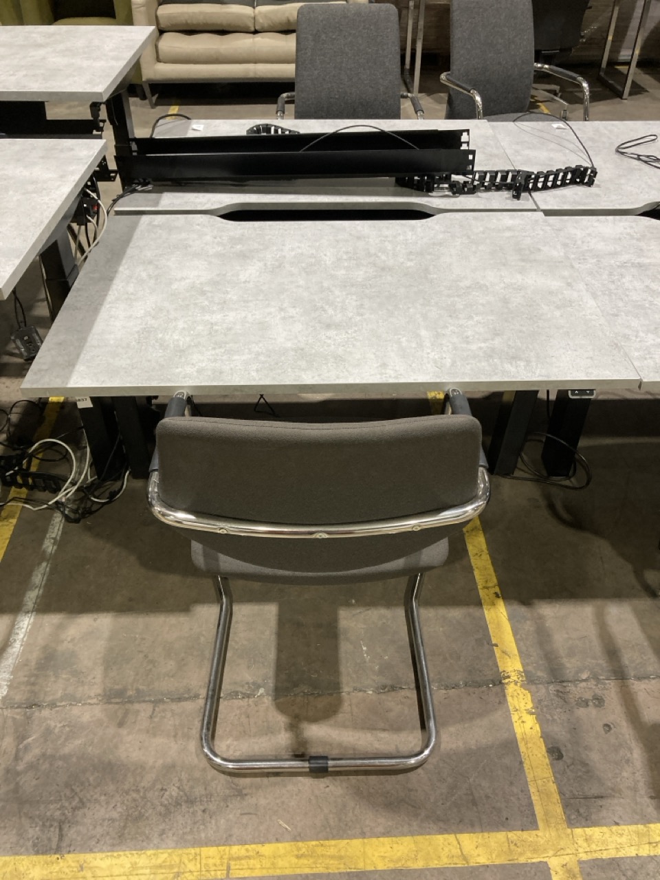 Lot 32  
            Birmingham - Collection Only 

                
HEIGHT ADJUSTABLE SIT STAND DESK IN GREY