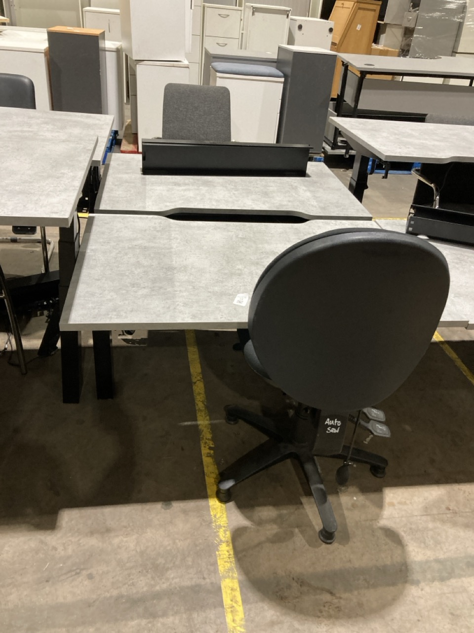 Lot 34  
            Birmingham - Collection Only 

                
HEIGHT ADJUSTABLE SIT STAND DESK IN GREY