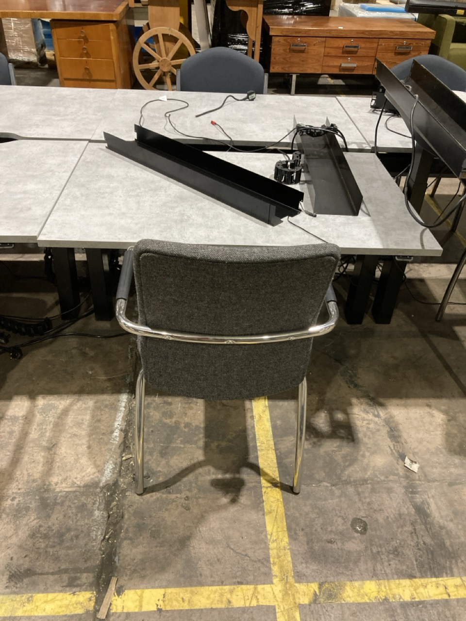 Lot 36  
            Birmingham - Collection Only 

                
HEIGHT ADJUSTABLE SIT STAND DESK IN GREY