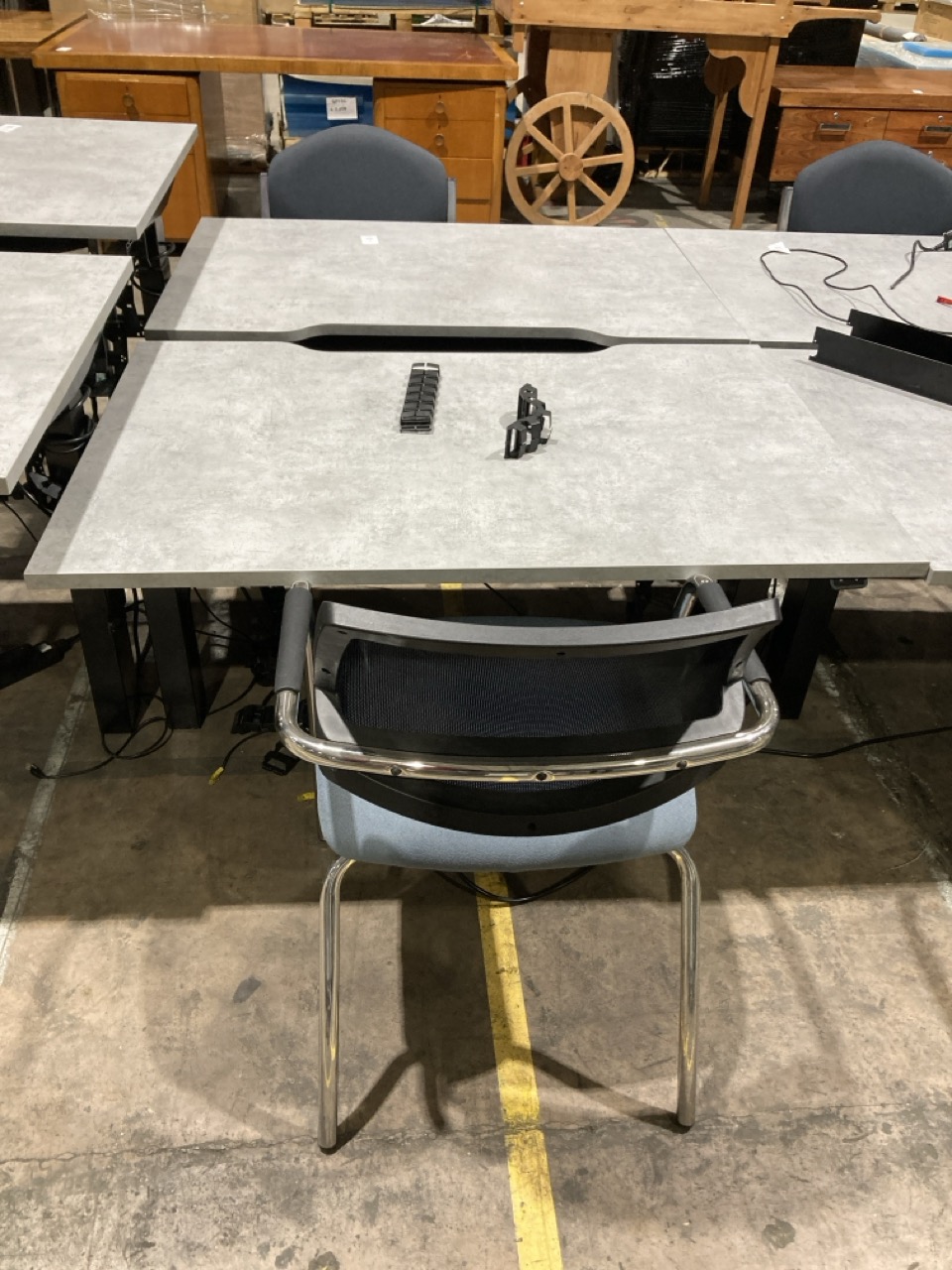 Lot 37  
            Birmingham - Collection Only 

                
HEIGHT ADJUSTABLE SIT STAND DESK IN GREY