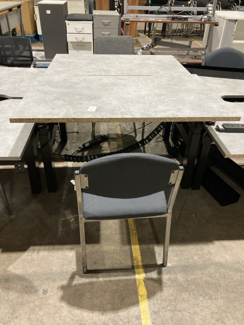 Lot 38  
            Birmingham - Collection Only 

                
HEIGHT ADJUSTABLE SIT STAND DESK IN GREY