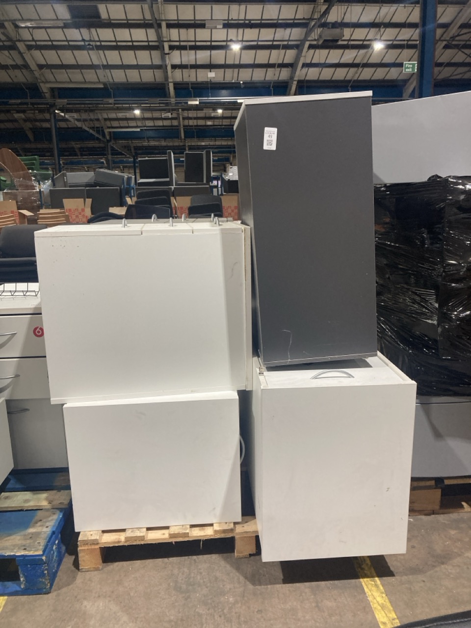 Lot 49  
            Birmingham - Collection Only 

                
ASSORTMENT OF UNDER DESK STORAGE UNITS