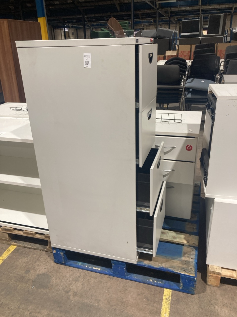 Lot 50  
            Birmingham - Collection Only 

                
1 X METAL FILLING CABIENT 2 X UNDER DESK STORAGE UNITS