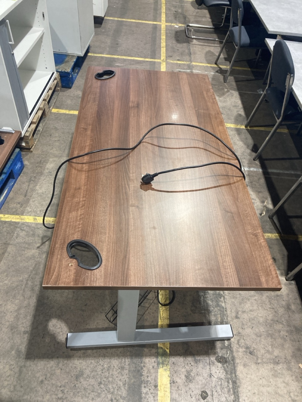 Lot 52  
            Birmingham - Collection Only 

                
HEIGHT ADJUSTABLE SIT STAND DESK BEECH-EFFECT TOP