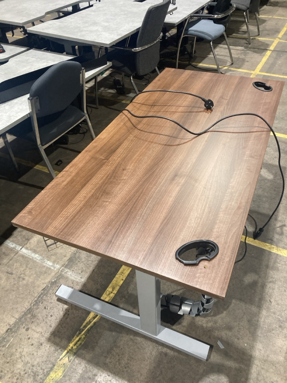 Lot 53  
            Birmingham - Collection Only 

                
HEIGHT ADJUSTABLE SIT STAND DESK BEECH-EFFECT TOP