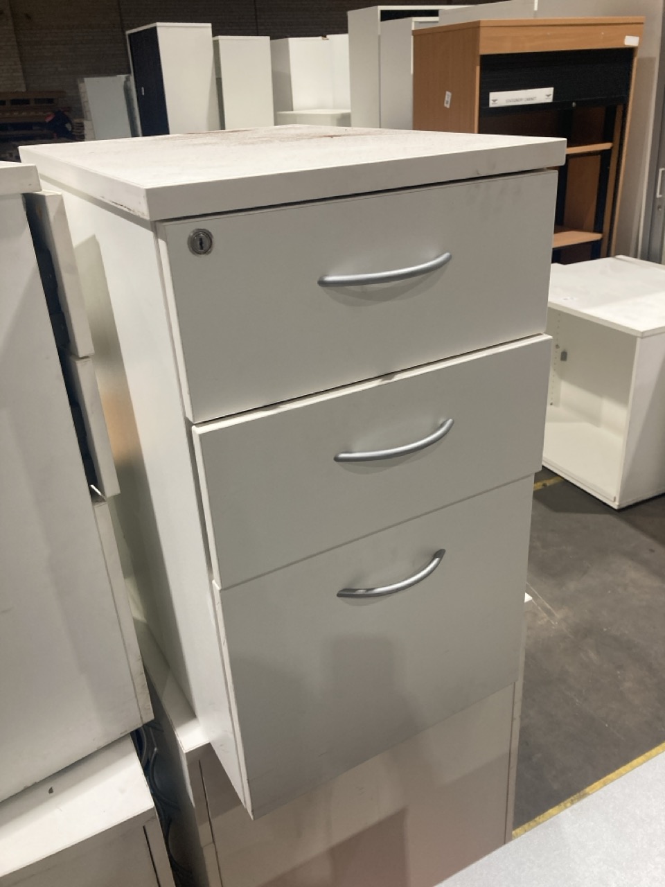 Lot 57  
            Birmingham - Collection Only 

                
4 X WHITE THREE-DRAWER MOBILE OFFICE PEDESTAL