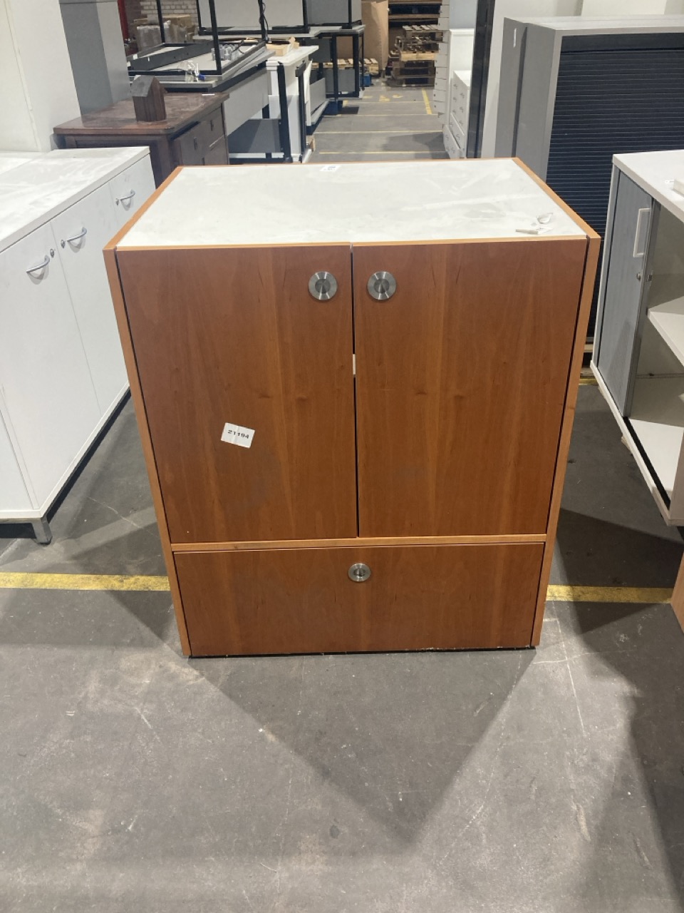 Lot 59  
            Birmingham - Collection Only 

                
TEAK EFFECT CABINET
