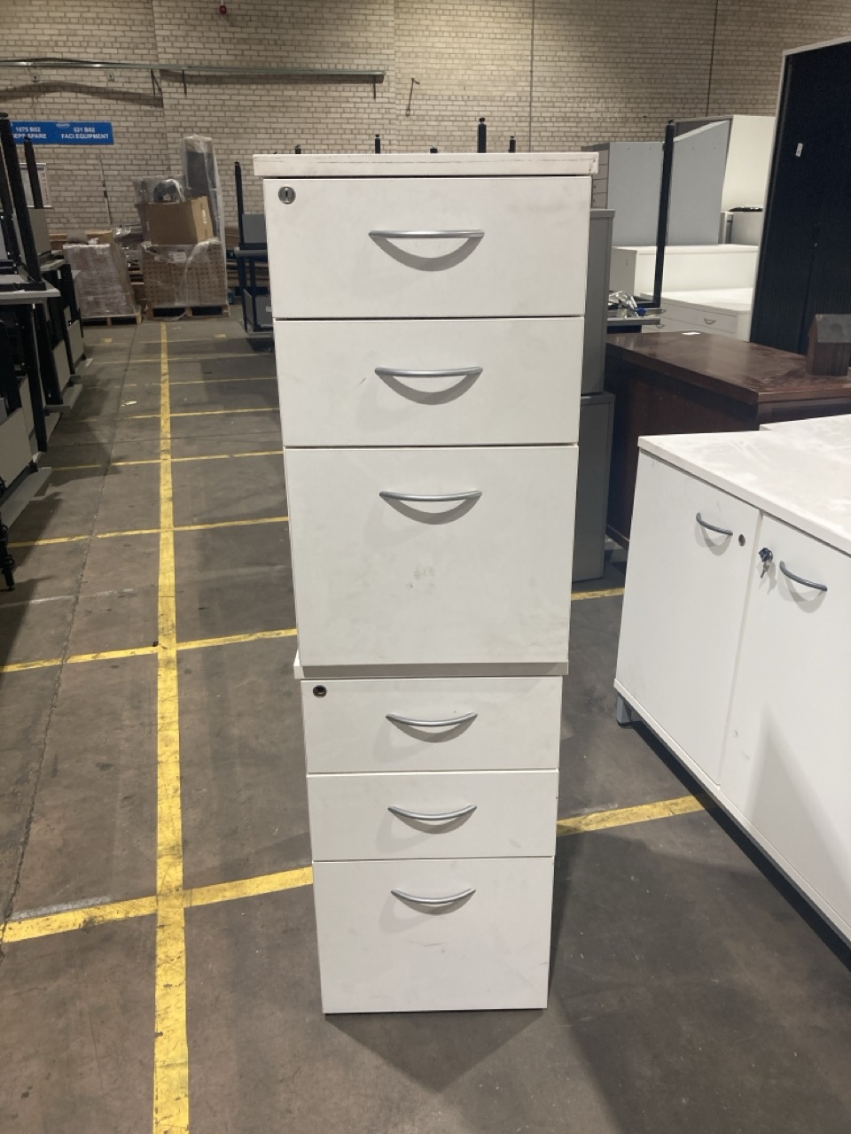 Lot 61  
            Birmingham - Collection Only 

                
2 X WHITE 3 DRAWER STORAGE UNIT
