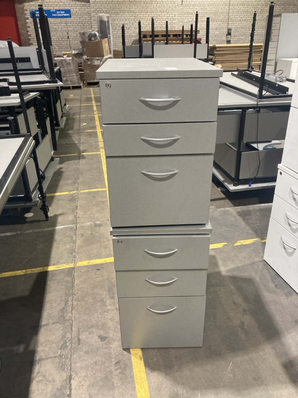 Lot 62  
            Birmingham - Collection Only 

                
2 X GREY 3 DRAWER STROAGE UNIT