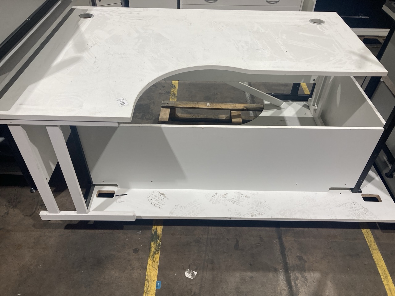 Lot 64  
            Birmingham - Collection Only 

                
ASSORTMENT OF L-SHAPED COMPUTER DESK