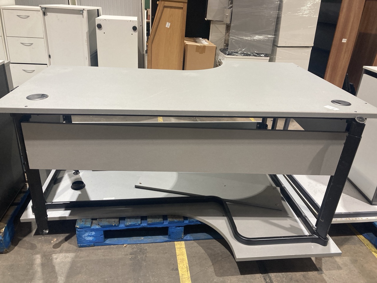 Lot 66  
            Birmingham - Collection Only 

                
ASSORTMENT OF L-SHAPED COMPUTER DESK