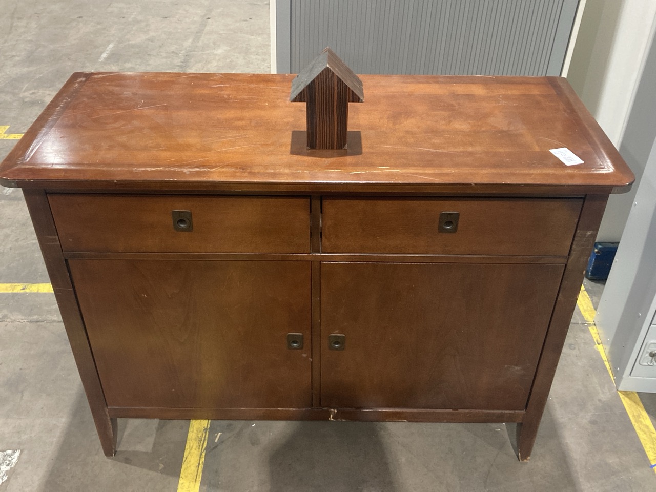 Lot 67  
            Birmingham - Collection Only 

                
WOODEN SIDEBOARD