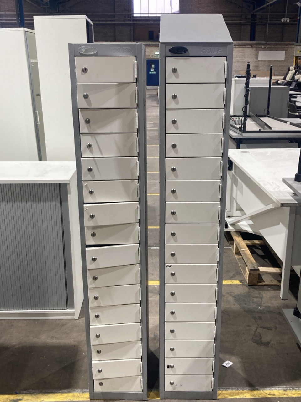 Lot 69  
            Birmingham - Collection Only 

                
ASSORTMENT OF METAL LOCKERS