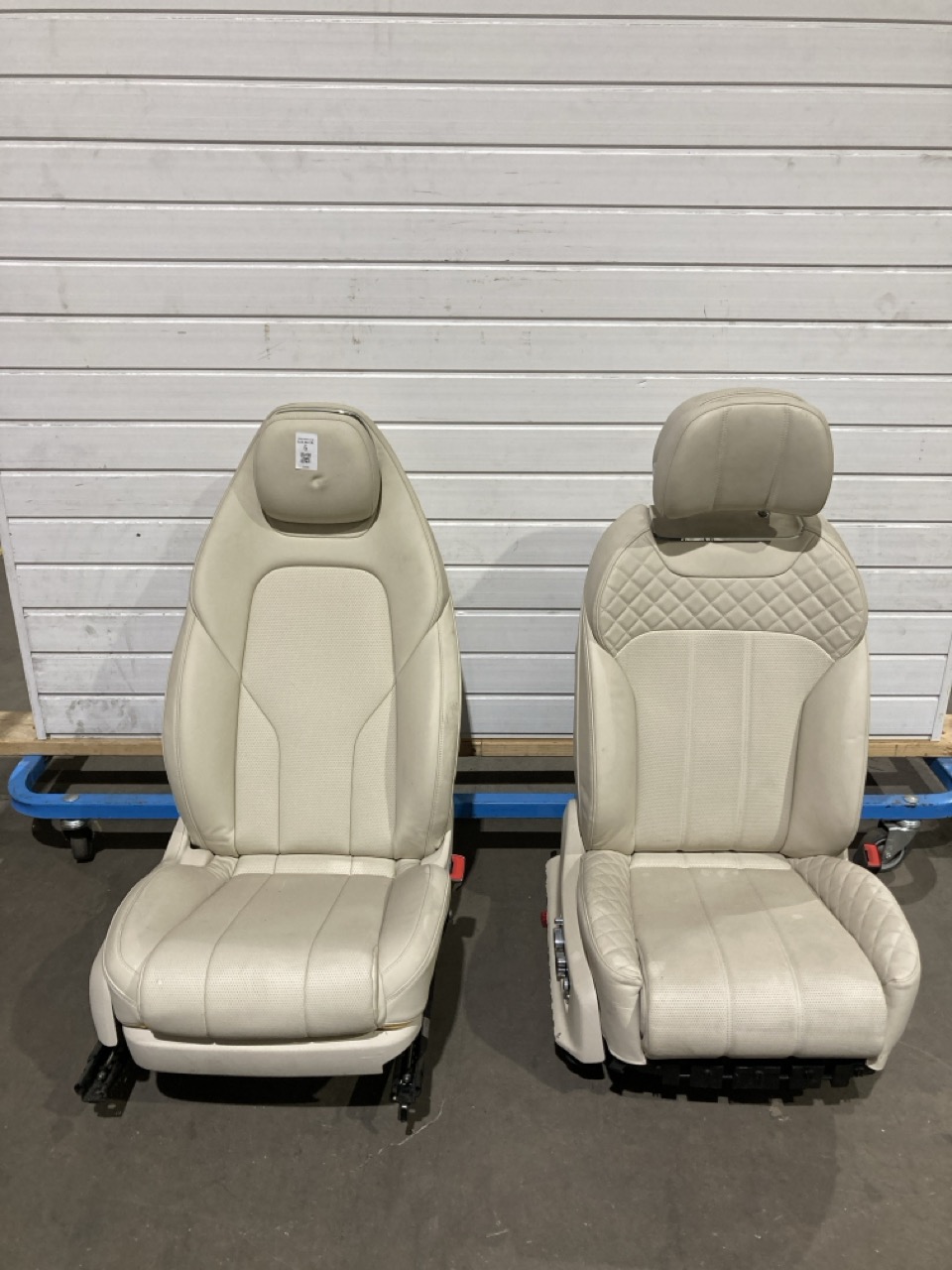 Lot 6  
            Birmingham - Collection Only 

                
BENTLEY EX DISPLAY CAR SEAT IN CREAM X 2