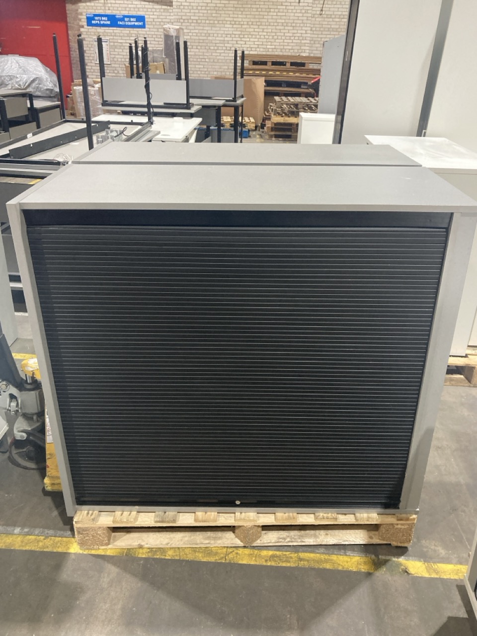 Lot 74  
            Birmingham - Collection Only 

                
2 X GREY WITH BLACK SHUTTER DOOR CABINET