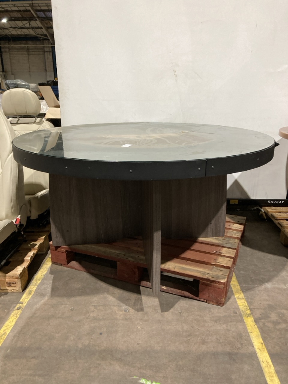 Lot 7  
            Birmingham - Collection Only 

                
ROUND TABLE WITH CENTRE BENTLEY LOGO
