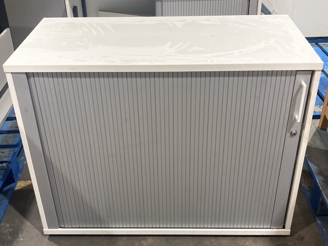 Lot 80  
            Birmingham - Collection Only 

                
2 X STORAGE CABINETS