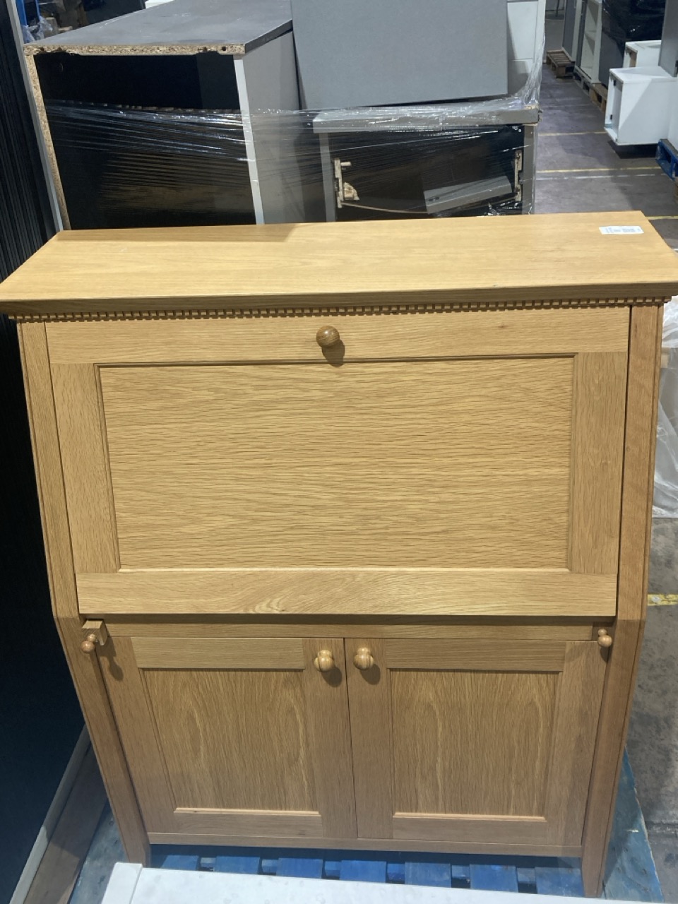 Lot 81  
            Birmingham - Collection Only 

                
LIGHT OAK BUREAU