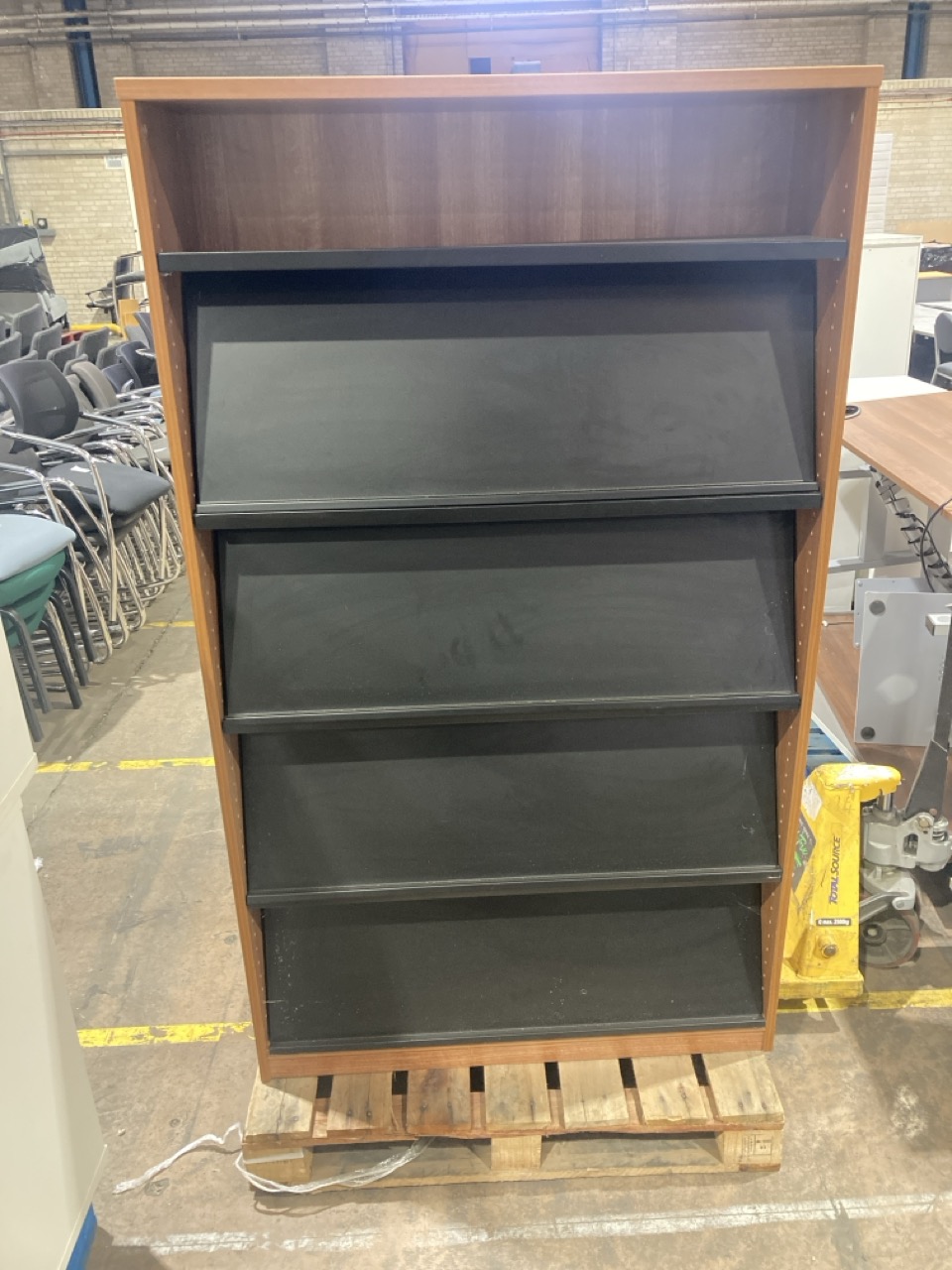 Lot 83  
            Birmingham - Collection Only 

                
2 X SHELVING UNITS
