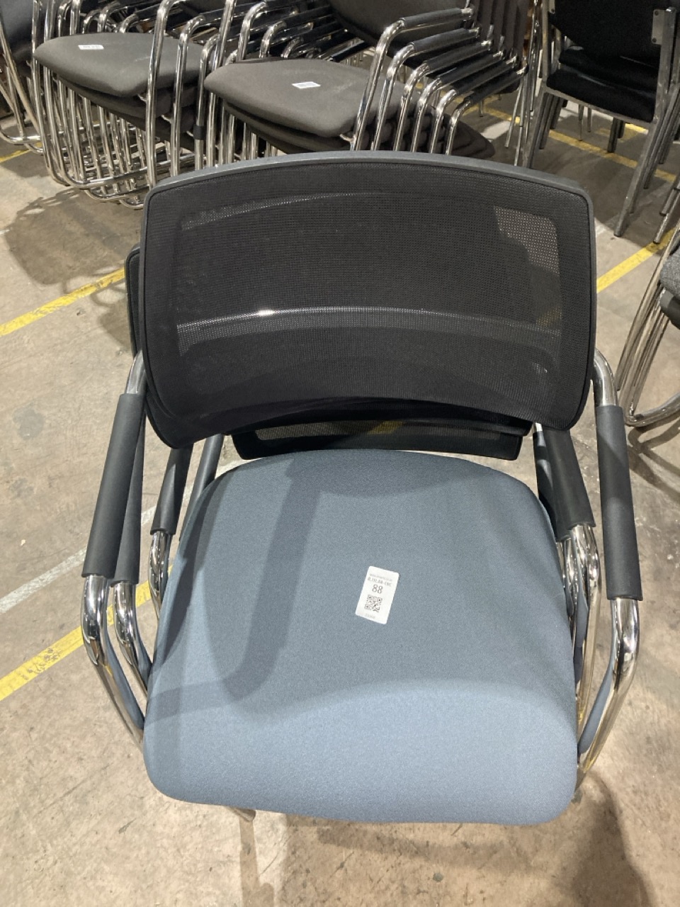 Lot 88  
            Birmingham - Collection Only 

                
4 X BLUE OFFICE CHAIRS