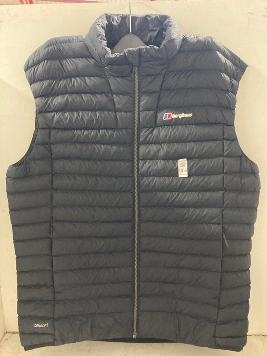 Lot 1016  
            Marchington SR15 - Parcel Delivery Only 

                
BERGHAUS PADDED SLEEVELESS BODY WARMER IN NAVY SIZE XXL RRP £110: LOCATION - BR1