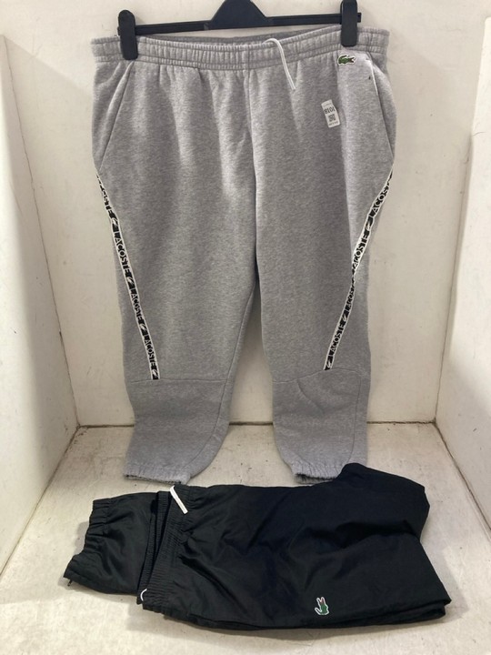 Lot 1018  
            Marchington SR15 - Parcel Delivery Only 

                
2X MENS TRACKSUIT BOTTOMS TO INCLUDE LACOSTE MENS IN GREY SIZE XL: LOCATION - BR1