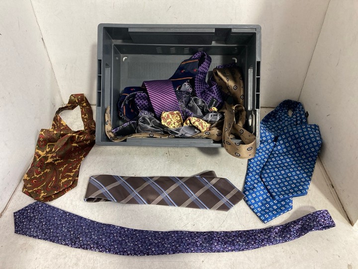 Lot 1024  
            Marchington SR15 - Parcel Delivery Only 

                
QTY OF ASSORTED TIES TO INCLUDE CEDARWOOD STATE SILK TIE IN GREY MULTI: LOCATION ...