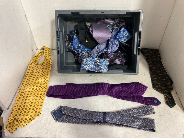 Lot 1028  
            Marchington SR15 - Parcel Delivery Only 

                
QTY OF ASSORTED TIES TO INCLUDE BEAU MONDE TIE IN GREEN WITH PHEASANT IMAGES: LOC...