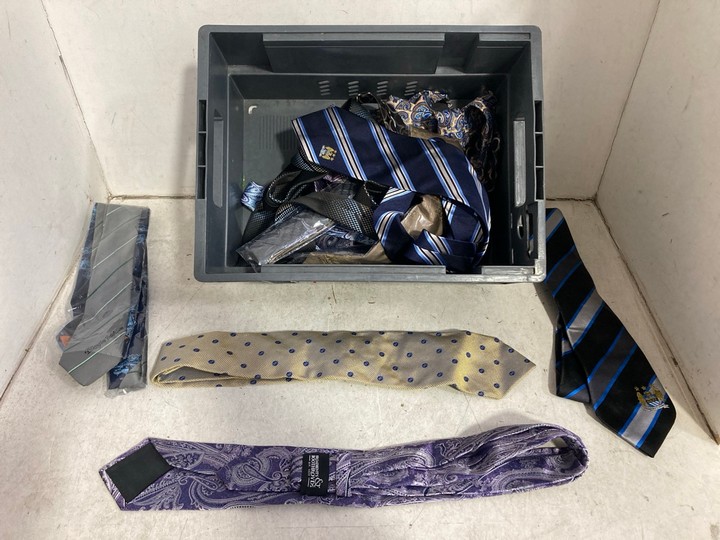 Lot 1029  
            Marchington SR15 - Parcel Delivery Only 

                
QTY OF ASSORTED TIES TO INCLUDE EXCLUSIVE TO MANCHESTER CITY TIE: LOCATION - BR1