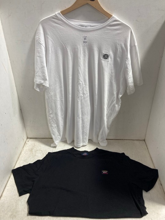 Lot 1032  
            Marchington SR15 - Parcel Delivery Only 

                
STONE ISLAND T-SHIRT IN WHITE SIZE: 3XL TO INCLUDE PAUL SHARK YACHTING T-SHIRT IN...