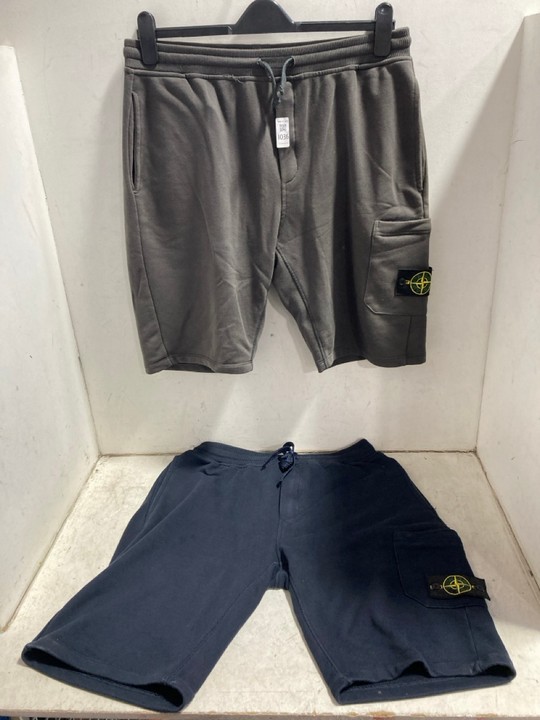 Lot 1036  
            Marchington SR15 - Parcel Delivery Only 

                
STONE ISLAND SHORTS IN NAVY SIZE: 2XL STONE ISLAND SHORTS IN GREY SIZE: XL: LOCAT...