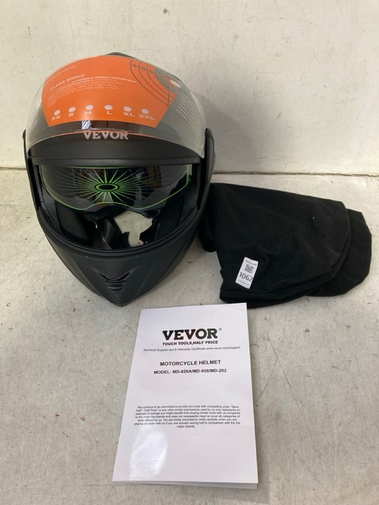 Lot 1062  
            Marchington SR15 - Parcel Delivery Only 

                
VEVOR ECE R22.06 FULL FACE BIKE HELMET IN BLACK - SIZE L 58CM: LOCATION - BR3